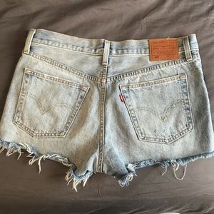 Levi’s 501 shorts size 28